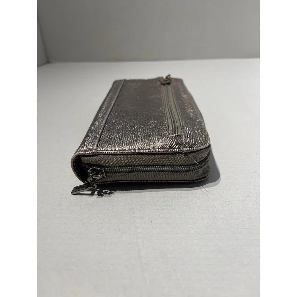 Guess Wallet - Picture 8 of 11